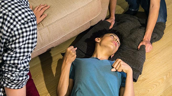 Begini Pertolongan Pertama Menangani Epilepsi!