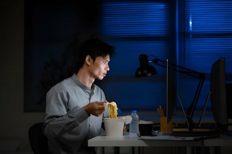 Sering Makan Malam Terlalu Larut? Ini Dampak yang Perlu Diwaspadai!